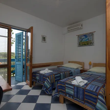 Jadranka Apartment Sucuraj
